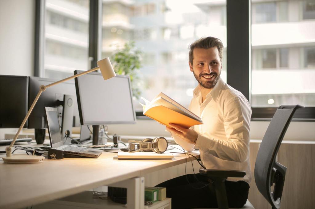 How to Deal with Distractions While at&nbsp;Work